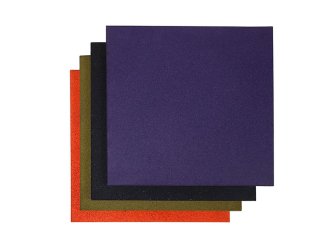 Gránulos pequeños de color teñido en la parte superior de 25MM, alfombrilla de goma para el suelo del patio de juegos con gránulos grandes